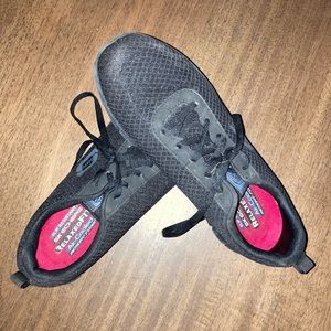 Black nonslip work shoes